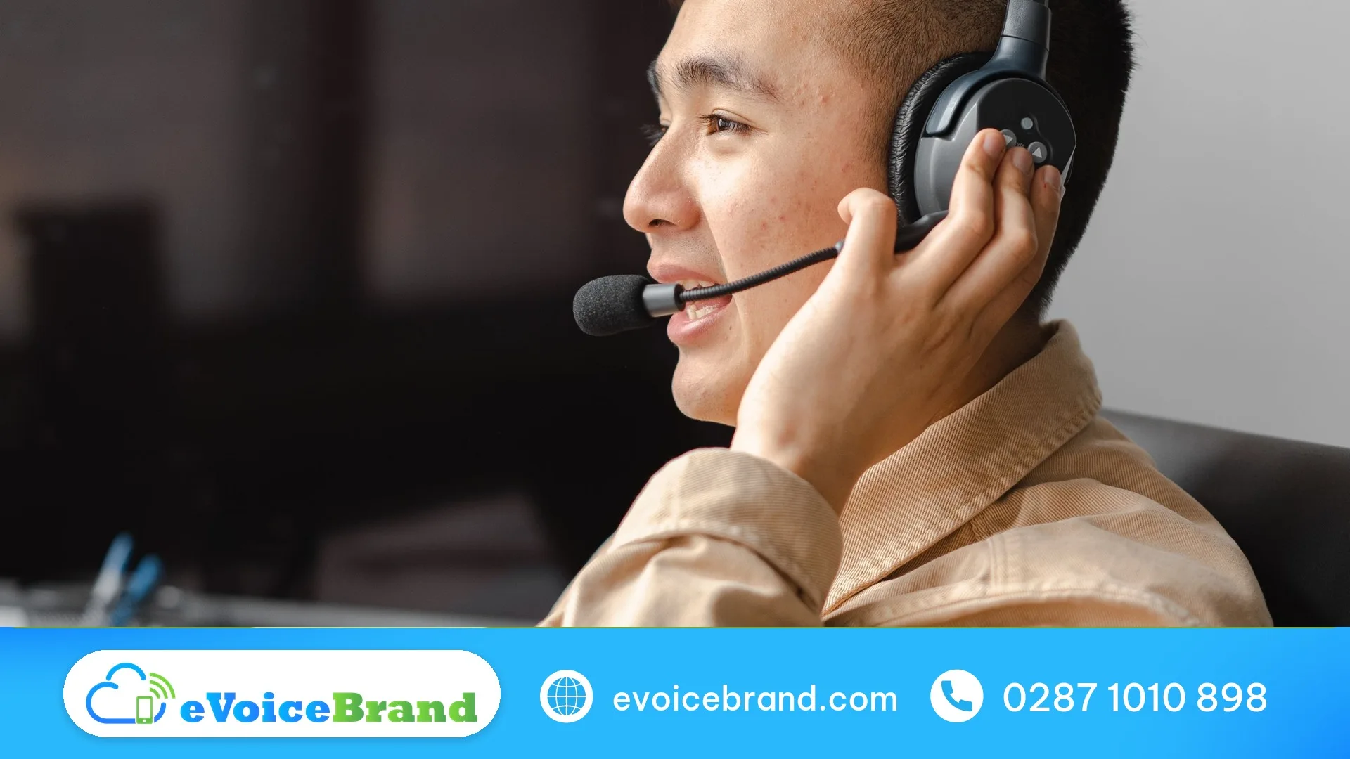 Nhân viên telesales gọi điện cho khách hàng